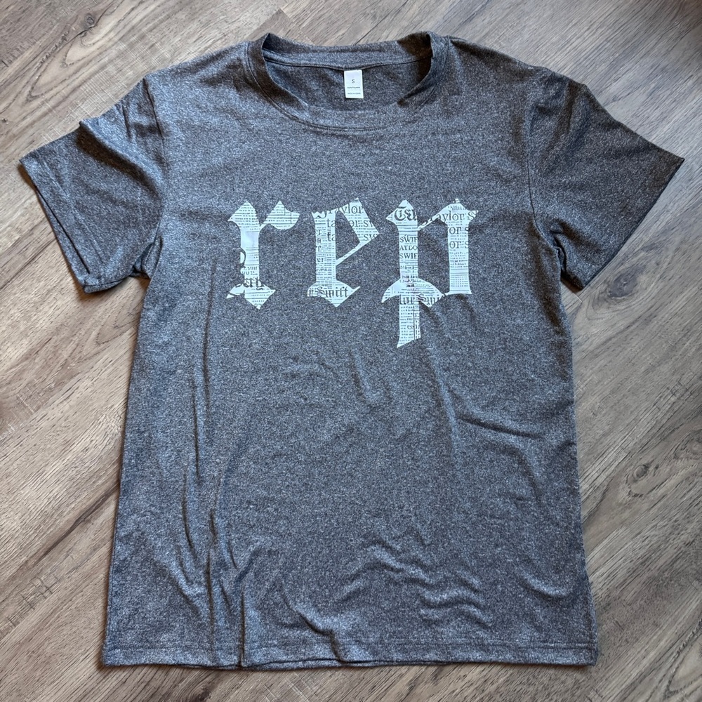 Women's Fit Reputation "REP" Short Sleeve T-Shirt - Size Small